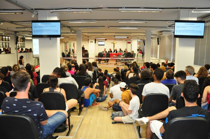 José Reis - Alunos e professores ocuparam assentos e corredores do plenário da Câmara Municipal