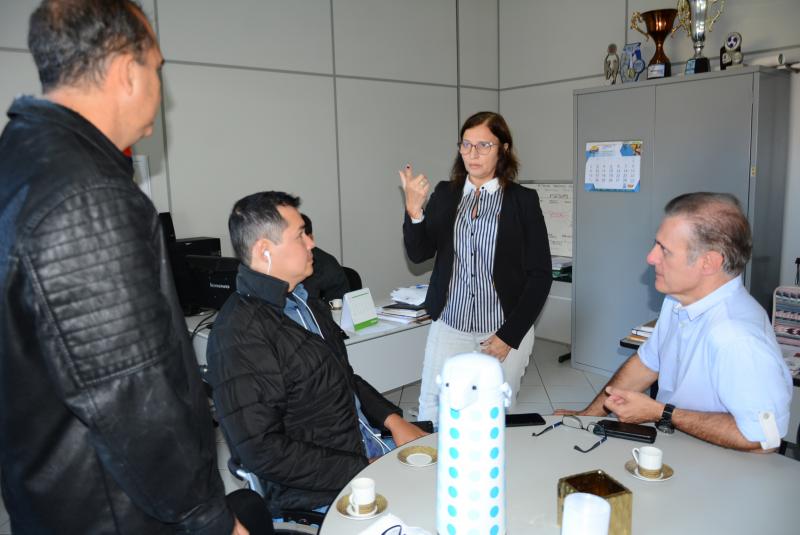 Foto: Marcos Sanches/Secom: Eliane em reunião sobre evento com governo municipal