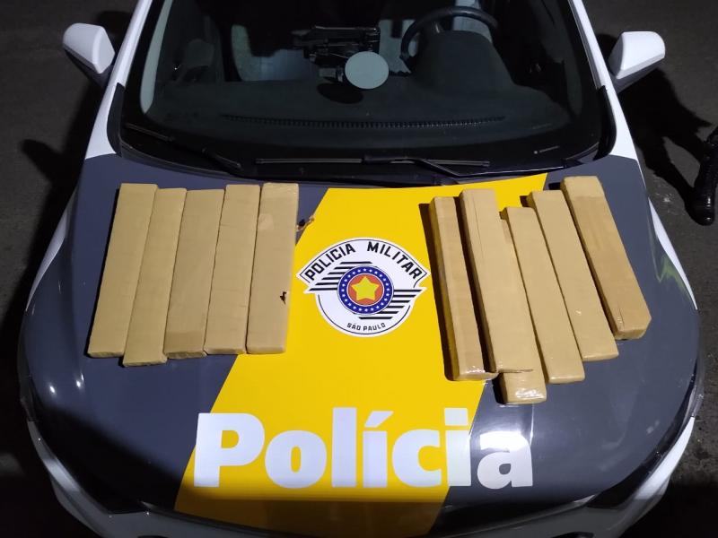 Polícia Militar Rodoviária: Mulher foi contratada para levar as caixas à capital paulista