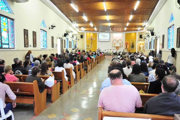 Marcio Oliveira - Três missas foram celebradas ontem na paróquia, sendo às 7h, 15h e 20h