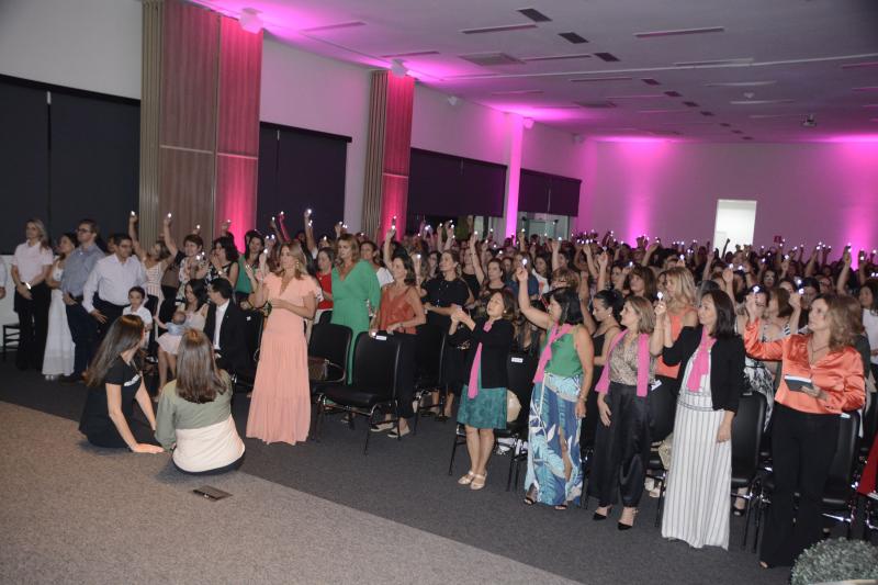 Elisabete Santos - Celebração motivadora reuniu 300 mulheres, quinta-feira, no auditório da superintendência regional do Sicredi