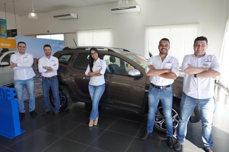 Equipe de vendas da V. Muchiutt Renault, no lançamento da Duster 2020
