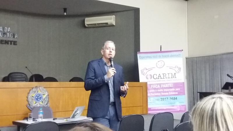 Cedida - Nefrologista Gustavo Navarro no evento promovido pelo Carim, no auditório da Ordem dos Advogados