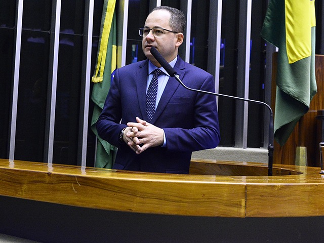 Câmara dos Deputados - Cezinha de Madureira foi diagnosticado com coronavírus