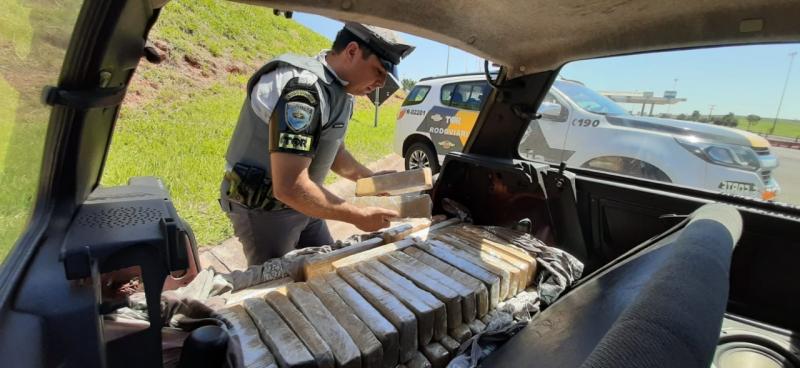 Polícia Militar Rodoviária - Drogas estavam no porta-malas do veículo abordado 