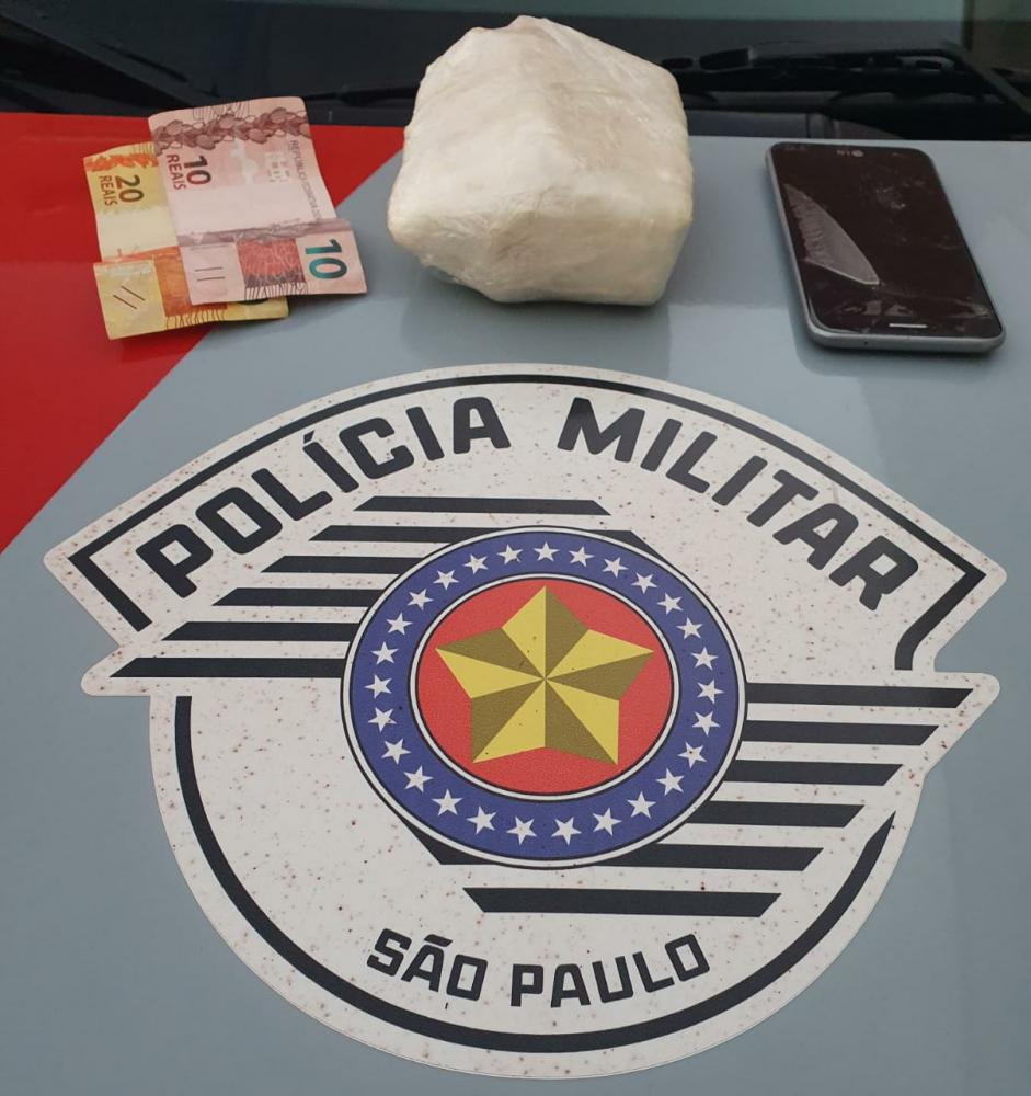 Polícia Militar - Indivíduo assumir a propriedade da droga e objetos