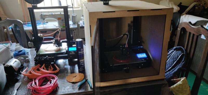 Cedida - Impressora 3D é capaz de imprimir um suporte da máscara por hora