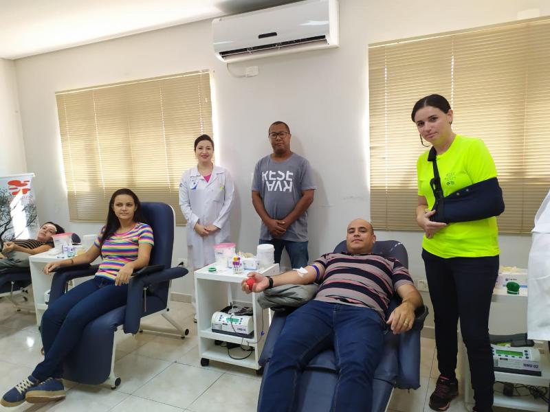 Rejane Klebis e André Luiz Lima, coordenadores da campanha, acompanham as doações para o 2° Pedalando Pela Vida