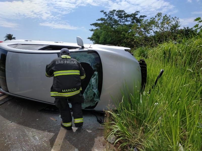 Cedida - Capotamento ocorreu no trevo de acesso ao município