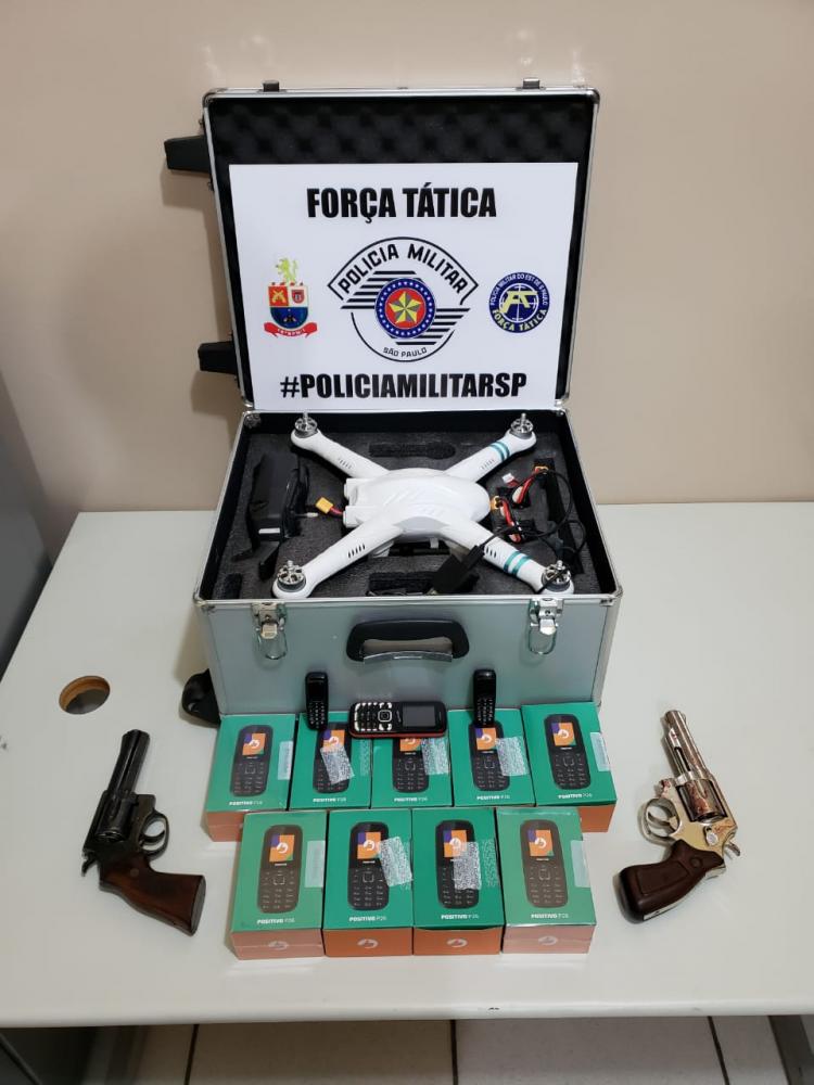 Polícia Militar - Equipe apreendeu drone e aparelhos celulares