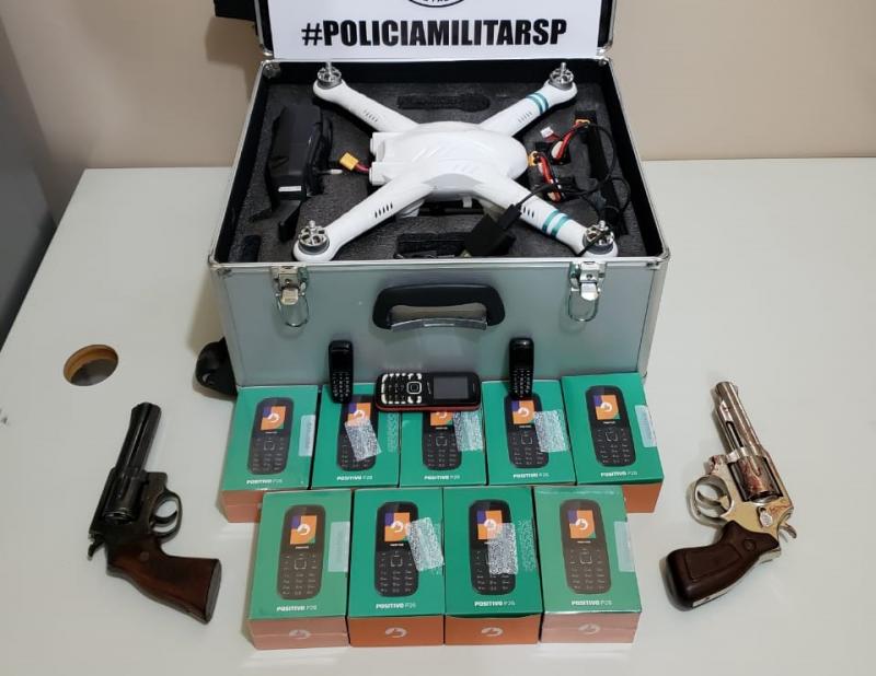 Polícia Militar - Aparelhos e armas apreendidas passarão por perícia