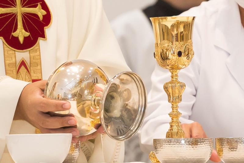 Arquivo - Sacerdote deve orientar os fiéis como se dará à distribuição da eucaristia
