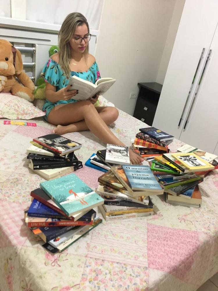 Cedida: Apaixonada por leitura, Letícia termina um livro e já engata em outro