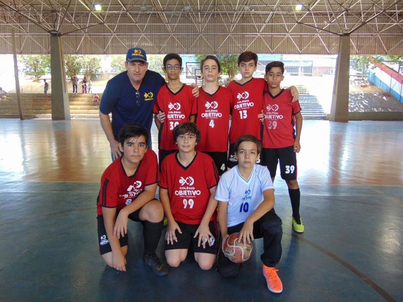 Cedida/Van-Dal - Atualmente, professor (de azul) trabalha na Escola Champagnat: “com muito orgulho”, define