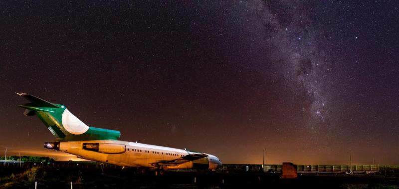 Astrofotografia de longa exposição usa os aviões do Rodomaster como contraponto para registrar os corpos celestes
