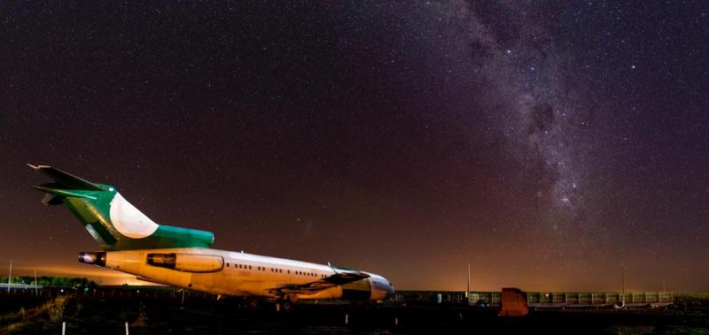 Astrofotografia de longa exposição usa os aviões do Rodomaster como contraponto para registrar os corpos celestes