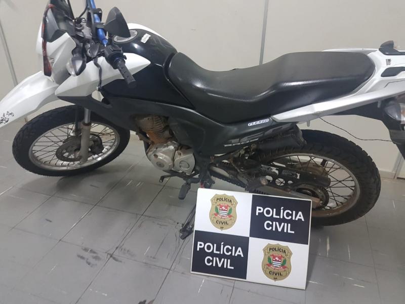 Polícia Civil  - Motocicleta utilizada pelo indivíduo foi apreendida no flagrante