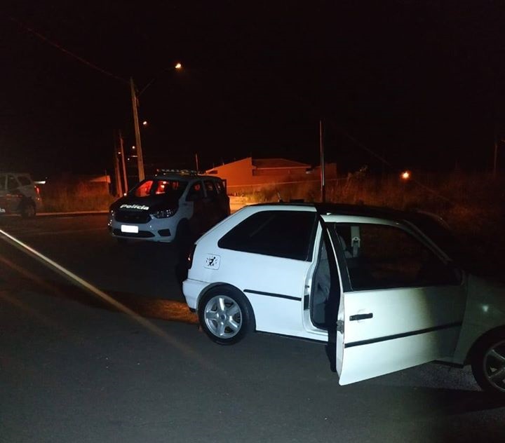 Polícia Militar - Carro foi encontrado abandonado após denúncia 