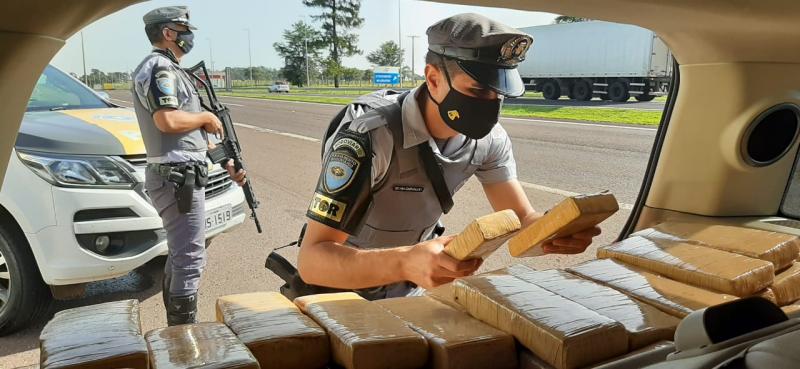 Polícia Militar Rodoviária - Droga estava em veículo com placas do Paraná