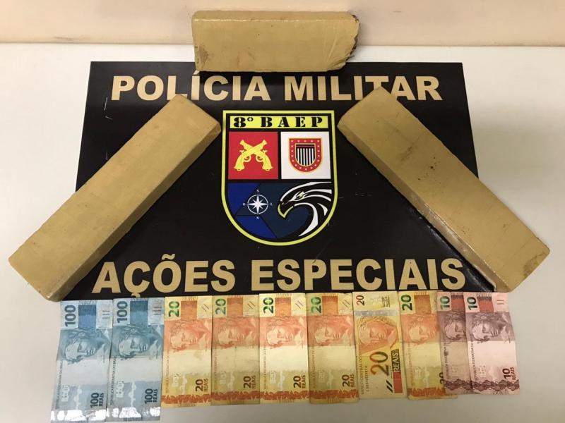  Foto: Polícia Militar – Droga foi localizada no banco traseiro do veículo