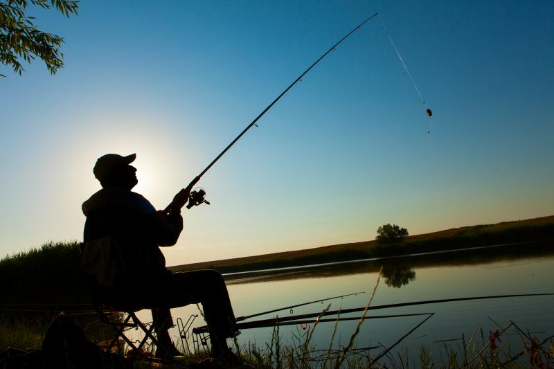 Freepik - Pesca amadora ou esportiva é a prática com equipamentos ou petrechos previstos em legislação específica