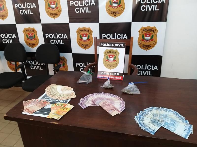 Polícia Civil - Parte do dinheiro estava dentro de um veículo