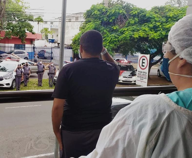 Polícia Militar - Policiais estiveram na frente da santa casa de Prudente