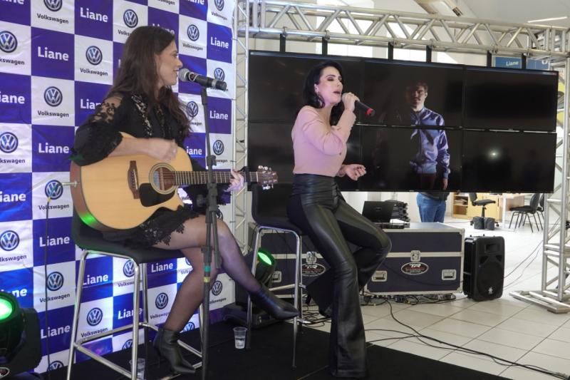 As cantoras Sofia Moreno e Gisele Neves