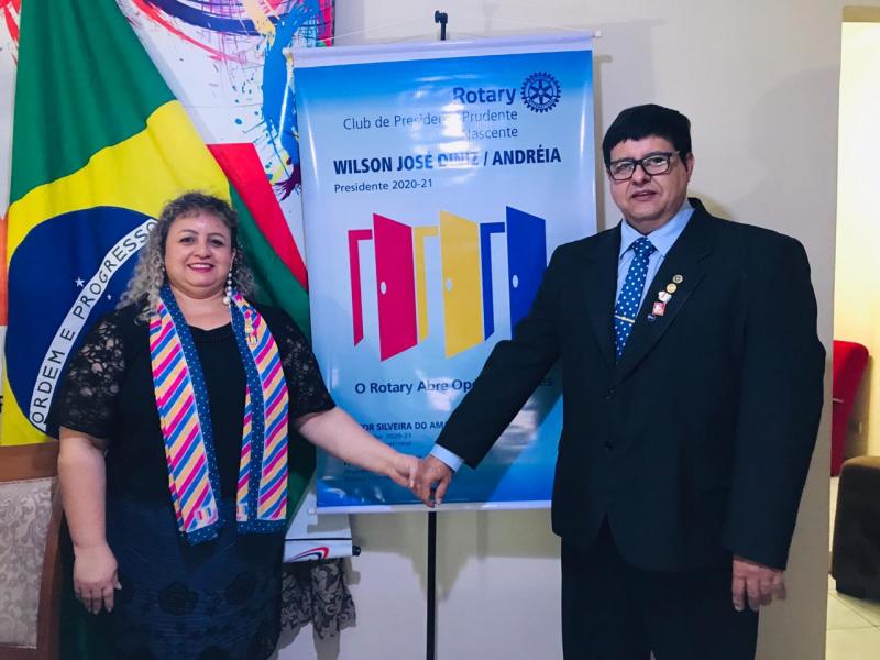 Wilson Diniz, novo presidente do Rotary Clube Nascente de Presidente Prudente, com a esposa Andrea