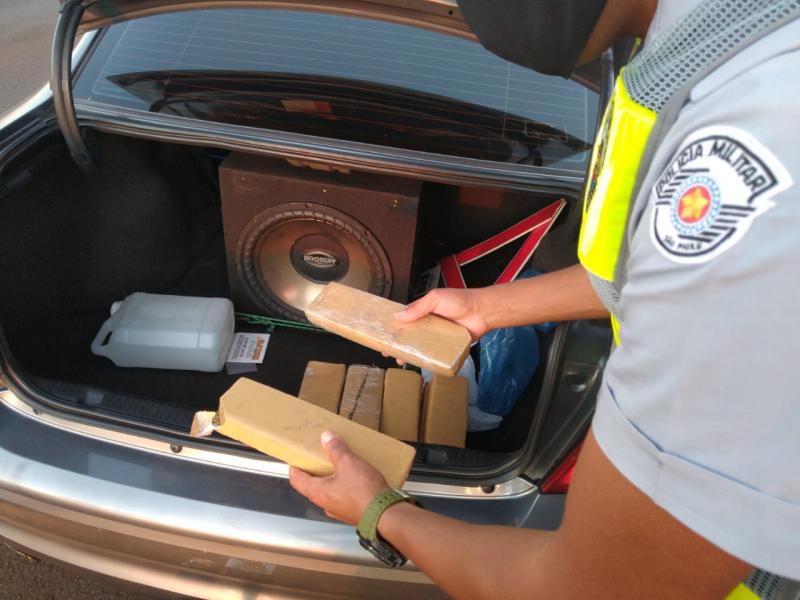 Polícia Militar Rodoviária - Após pesagem, constatou-se a quantidade de 10,4 kg da droga