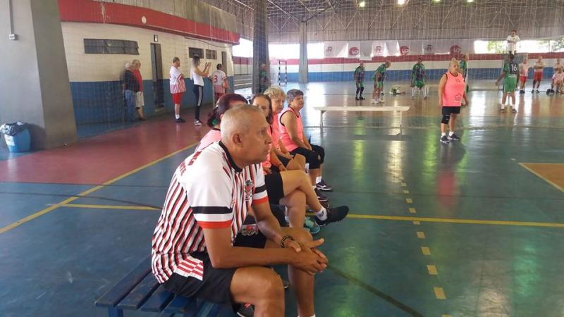 Arquivo pessoal - Jaime, no detalhe, comanda as equipes de vôlei adaptado da Seme