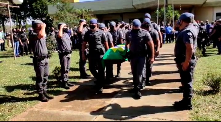 Polícia Militar - Cortejo seguiu ao Cemitério Municipal de Paraguaçu Paulista