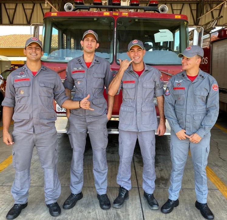 Cedida - Primos compartilham desde a infância o sonho de se tornarem bombeiros