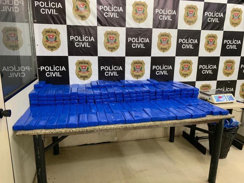 Polícia Civil - Compartimento na caçamba armazenava os tijolos de maconha