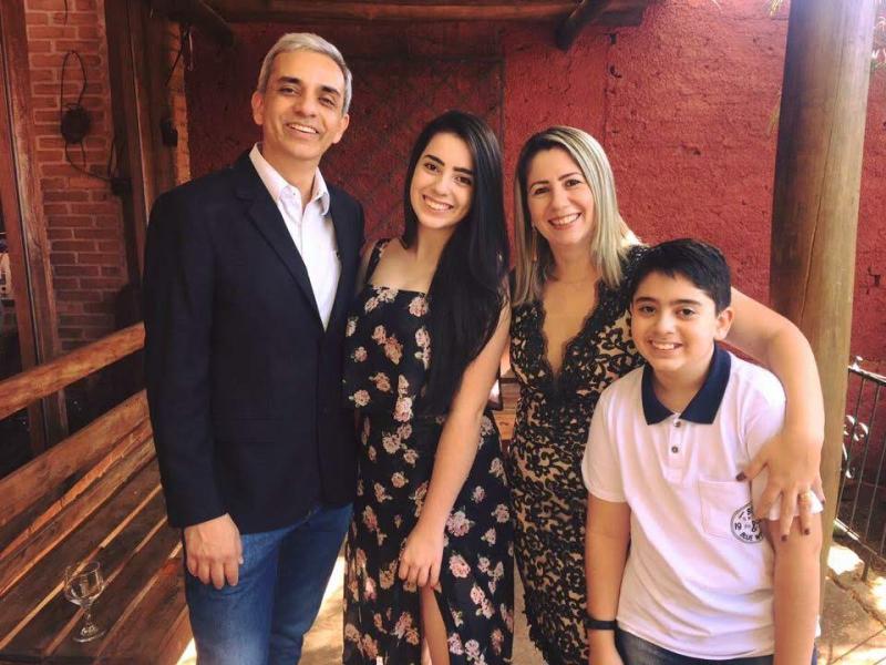 Cedida -  Para Luis Isique, família é sinônimo da "presença e presente de Deus"