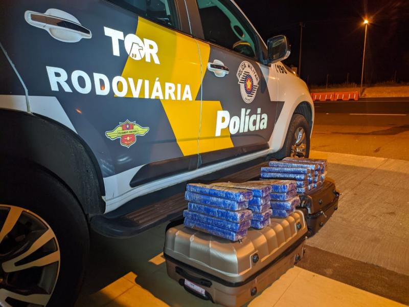 Polícia Militar Rodoviária - Tabletes estavam no bagageiro do veículo