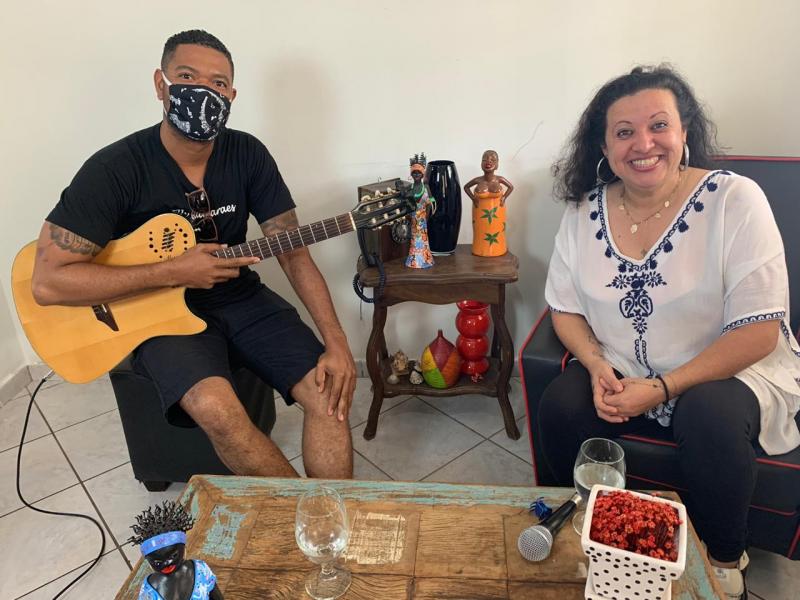 Cedida - Emocionada com o convite, Elly Guimarães gravou seu show/live semana passada, em sua casa