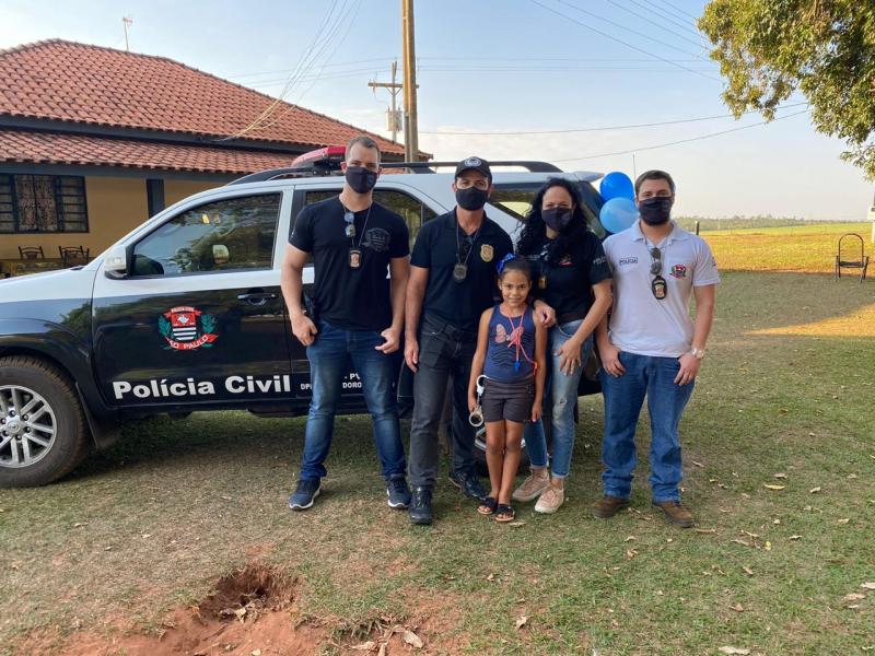 Polícia Civil - Luan (à esq.), Ricardo, Vitória, Ana Paula e Fernando