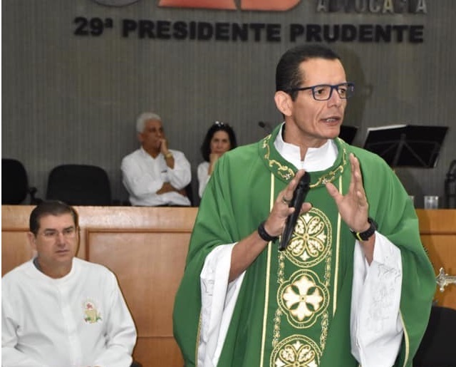 Reprodução/Facebook - Padre Fernando aguarda resultado do exame da mãe