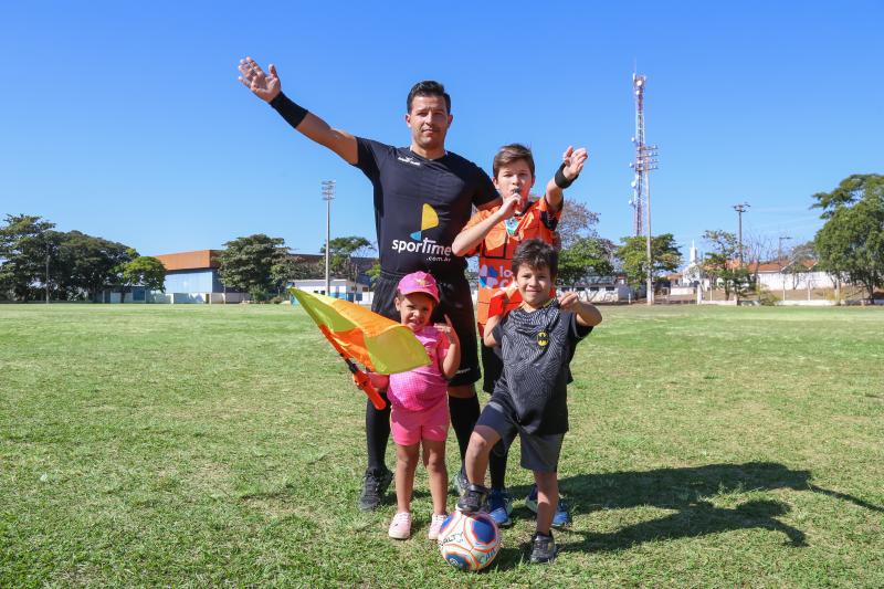 Cartão verde para Cleyton que passa para seu trio todo afeto, zelo e amor de pai