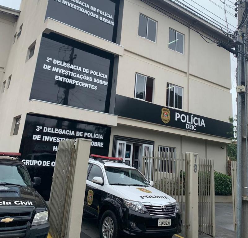 Polícia Civil - Entrega das porções de cocaína foi interceptada após denúncia