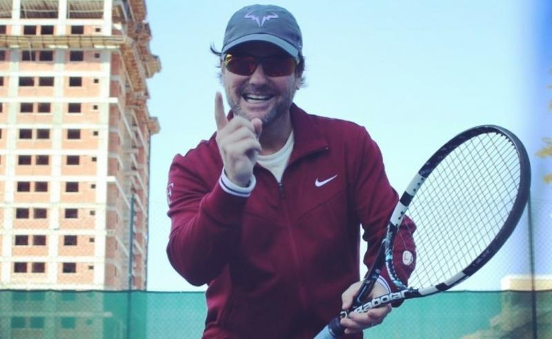 Instagram - Atualmente tenista divide seu tempo com aulas e coach de tênis, a advocacia e o empresariado