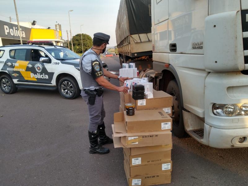 Polícia Militar Rodoviária - Produtos estavam ocultados nas cabines dos veículos 