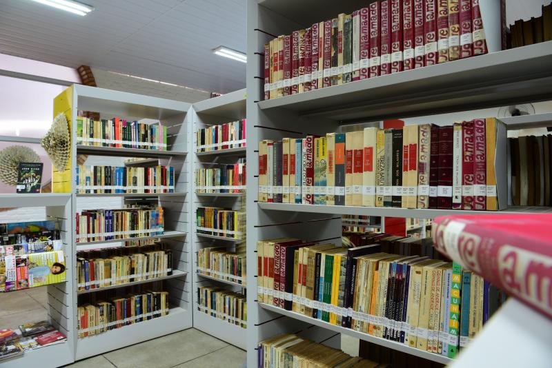 Arquivo - Biblioteca abrirá das 8h30 às 17h, para empréstimo de livros no balcão, sem acesso ao acervo
