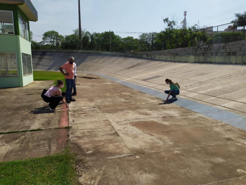 Cedida - Equipe da secretaria visitou recentemente o velódromo de Maringá (PR) para ter referências