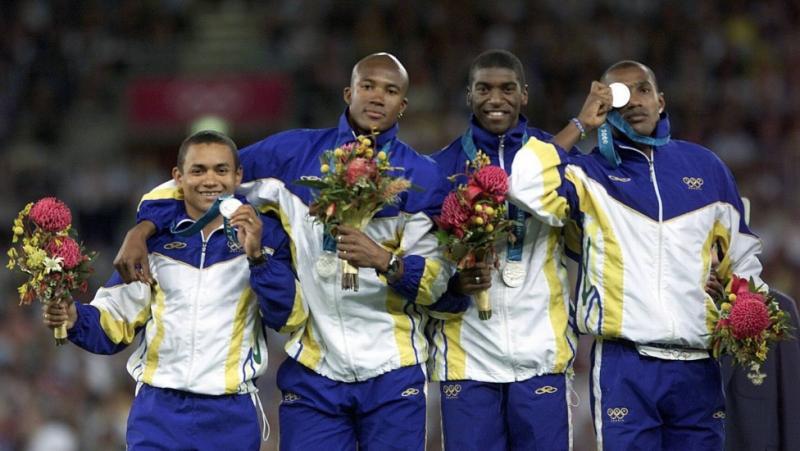 Cedida - Vicente Lenílson, Edson Luciano Ribeiro, André Domingos e Claudinei Quirino garantiram prata para o Brasil, no revezamento 4x100, em 2000