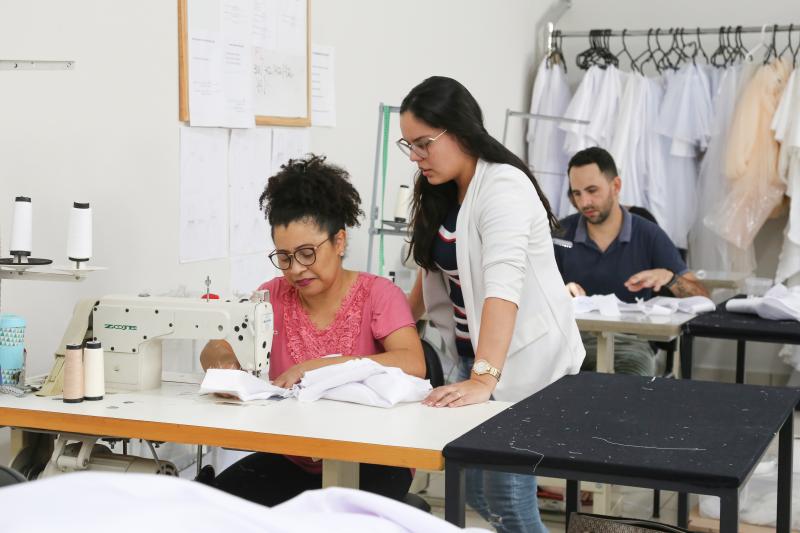 Weverson Nascimento - Com a criação da Fábrica Ideal Dresses, Roberta Campos empregou mais funcionários