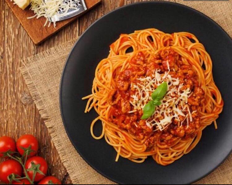 La Pasta: fettuccine, fusilli, penne integral ou normal e espaguete