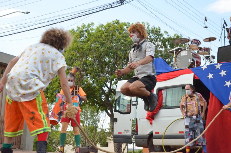 Estevão Salomão - Ru Ar, um espetáculo itinerante, onde as pessoas não precisam sair de casa para assistir