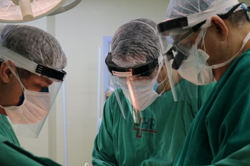 AI do HR - Equipe médica executa o procedimento de captação de órgãos no Hospital Regional 